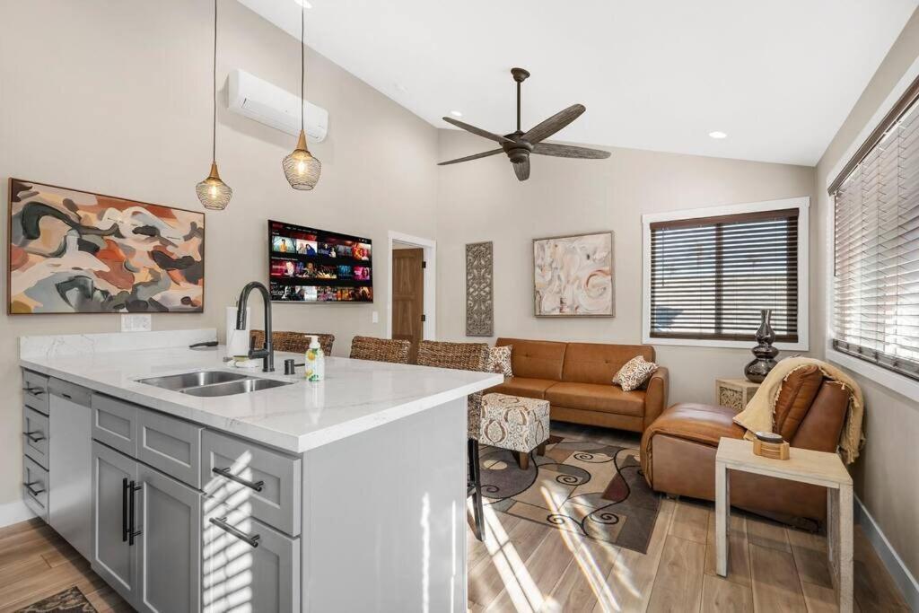 The Zen Den - Your Luxury Vacay Awaits Apartment *